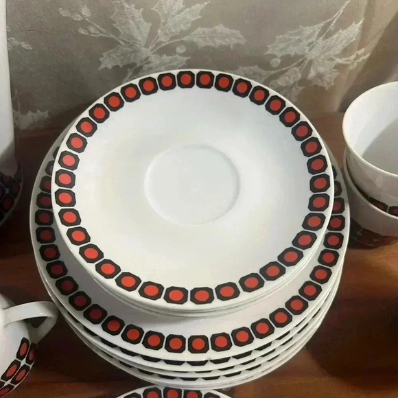 Vintage Winterling China Teapot, sugar, creamer, saucer, teacup and plate set - Picture 8 of 9